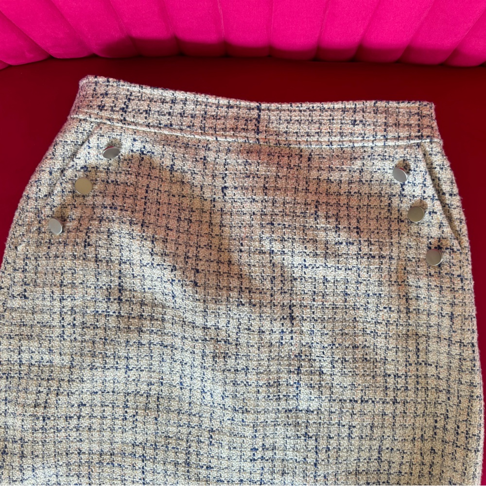 Tweed j crew skirt. Worn once but now it’s too big. Very versatile
